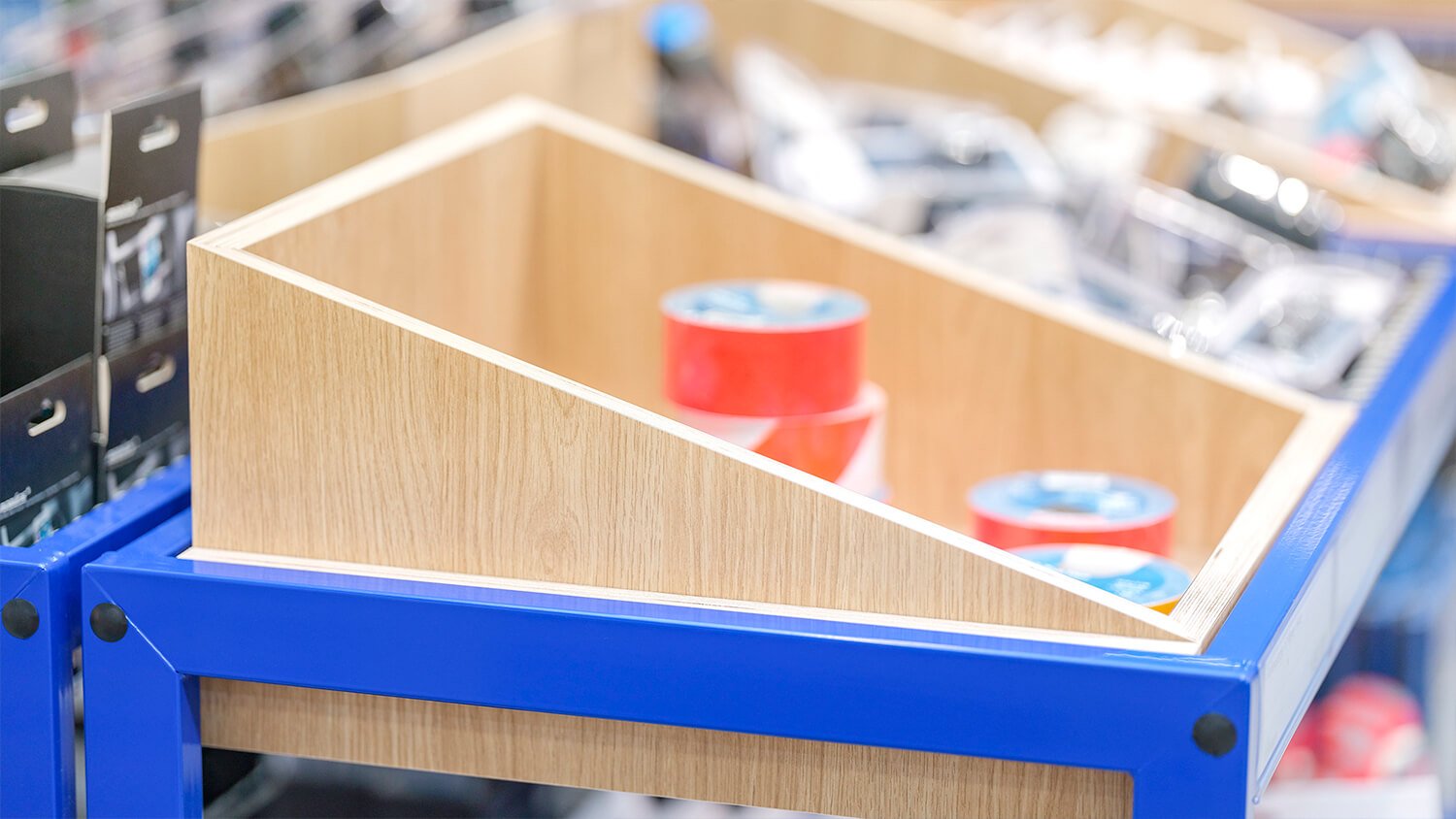 Butiksinventar salgsdisplays thansen kasser