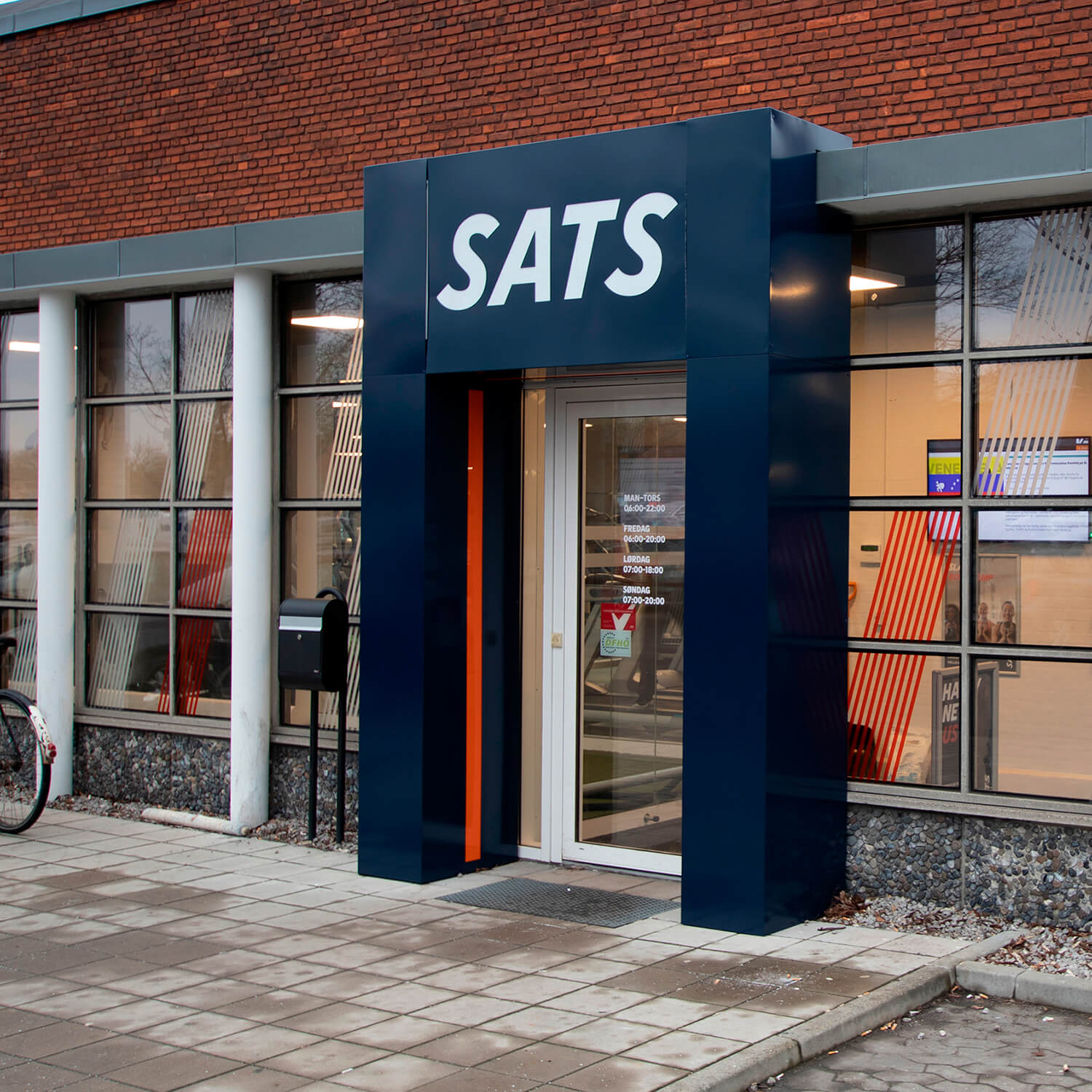 Indgangsportal synlig som sats